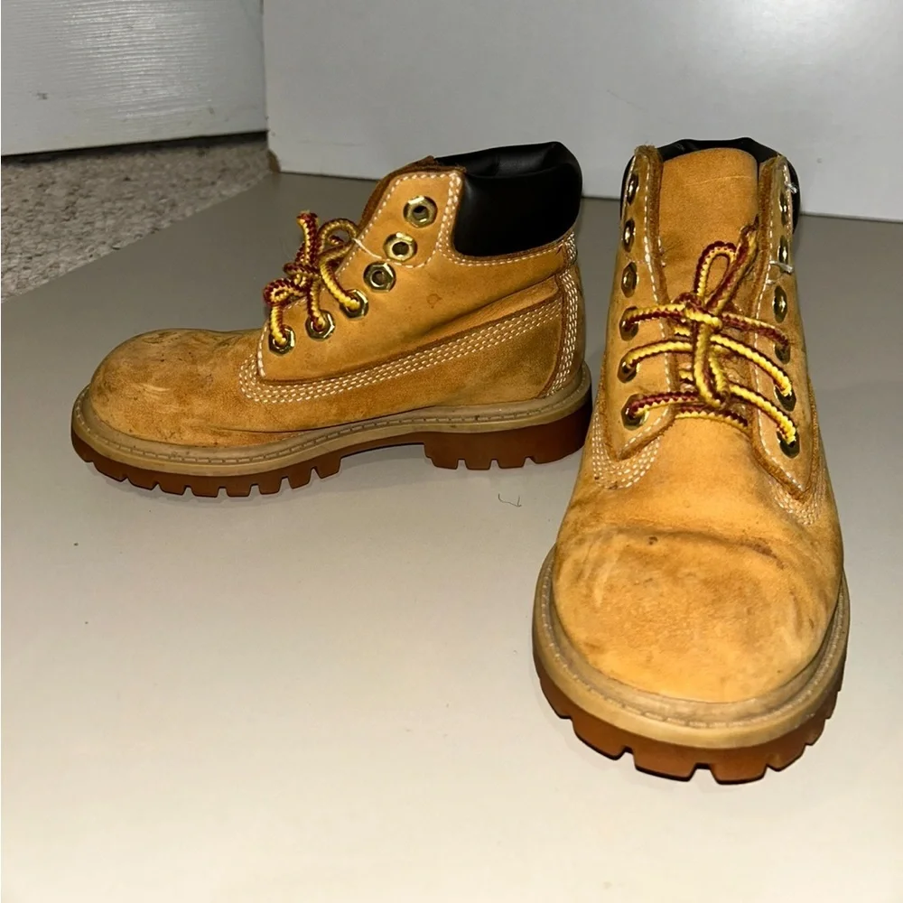 Kids Timberland boots size 9